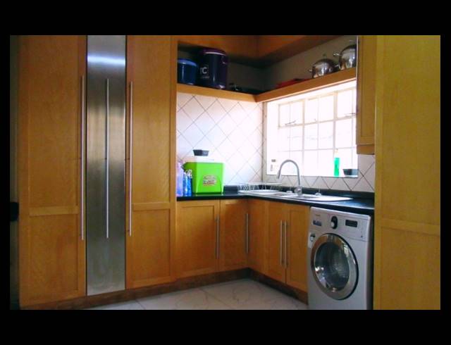 6 BEDROOM GATED ESTATE FOR SALE IN STRATHAVON